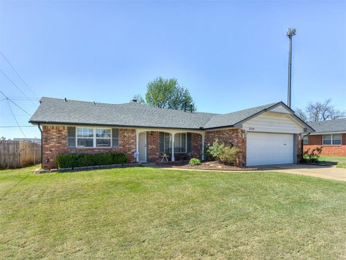 2529 Edgewood Dr, Moore, OK, 73160-4237 | Card Image