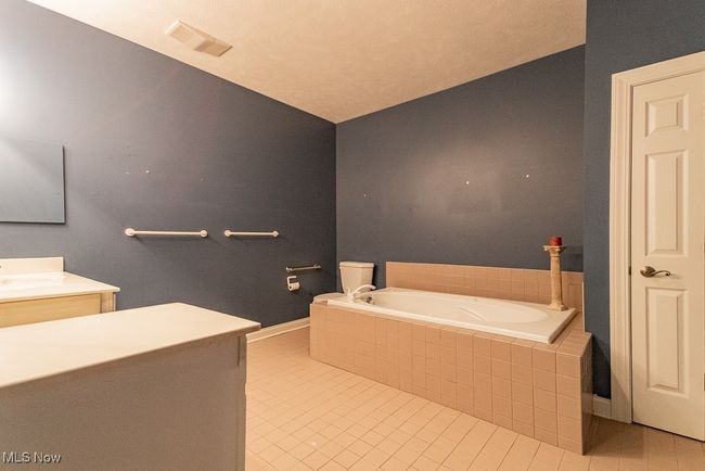Primary Bathroom | Image 21