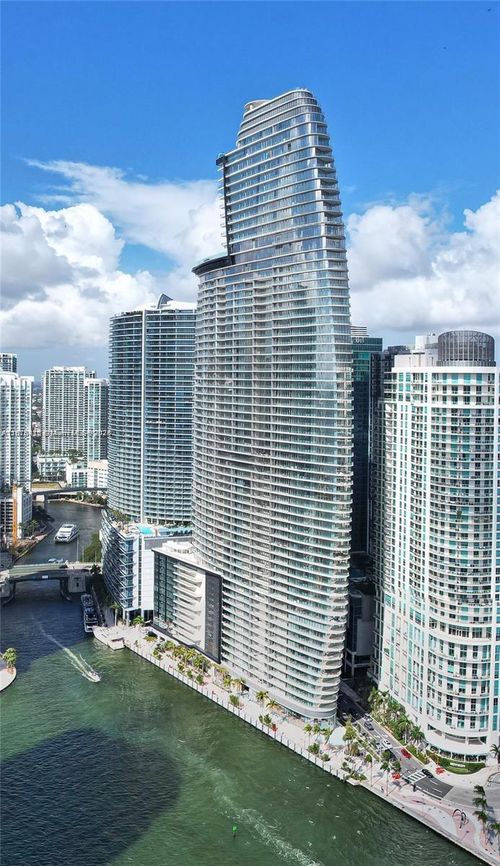 2308-300 Biscayne Boulevard Way, Miami, FL, 33131-2290 | Card Image