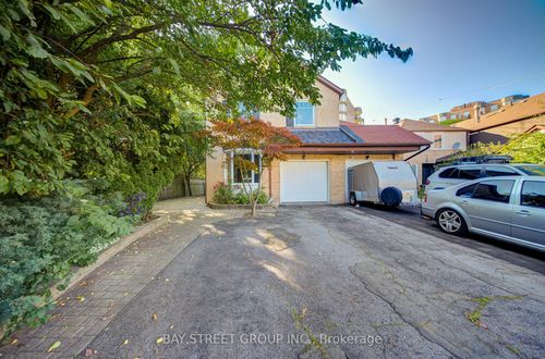 1307 Barberry Green, Oakville, ON, L6M2A7 | Card Image