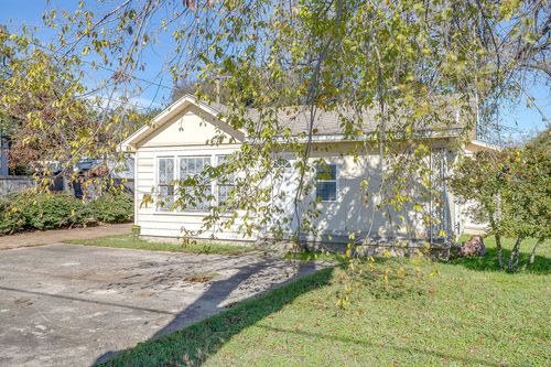 7900 Raymond Ave, White Settlement, TX, 76108-1915 | Card Image