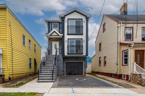 840 Martin St, Elizabeth, NJ, 07201-2757 | Card Image