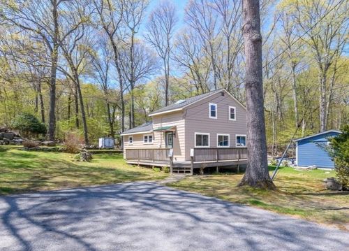 281 Richardson Rd, Coventry, RI, 02816-4651 | Card Image
