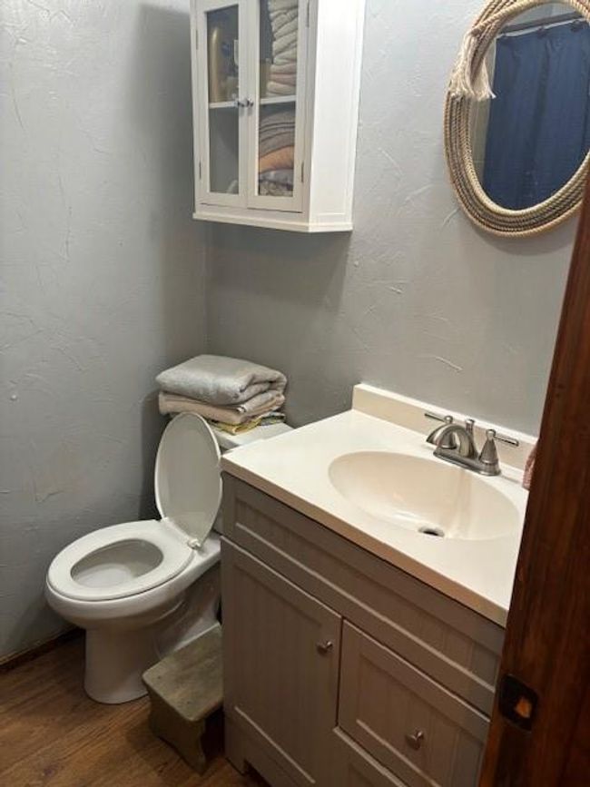 Hall bathroom | Image 35