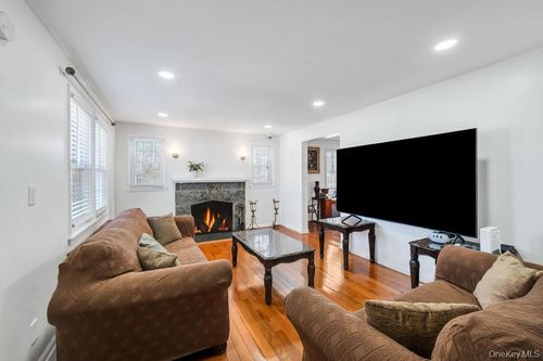 115 62 218th Street, New York, NY, 11411 | Card Image