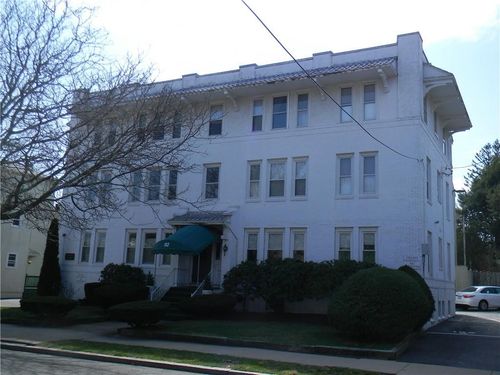 152 Elmgrove Ave, Providence, RI, 02906-4266 | Card Image