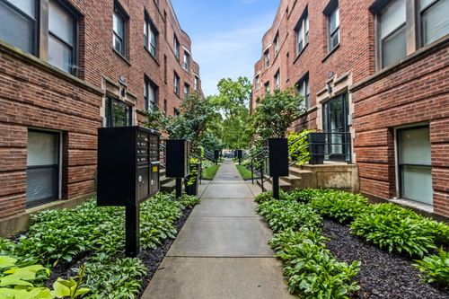 3s-4527 S Drexel Blvd, Chicago, IL, 60653-4379 | Card Image