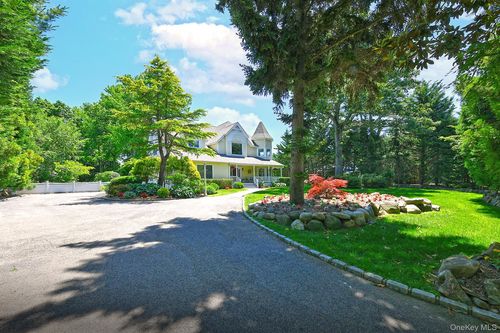 4 Hampton Ct, Huntington, NY, 11743-2918 | Card Image