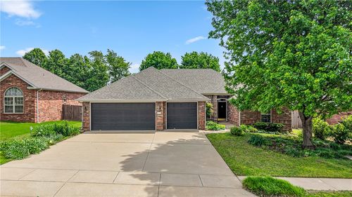 215 Dawn Dr, Centerton, AR, 72719-9313 | Card Image