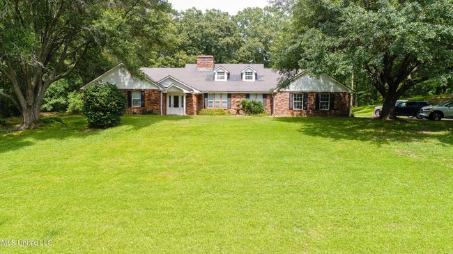 211 Traceway front view | Image 19