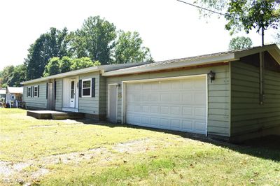 1527 Carterland Drive, House other with 3 bedrooms, 2 bathrooms and null parking in Ashtabula OH | Image 2