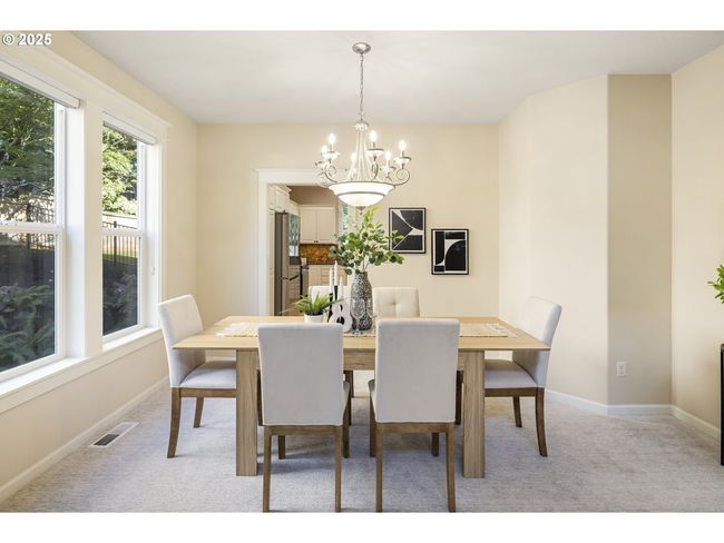 23073 Bland Cir, House other with 5 bedrooms, 3 bathrooms and 3 parking in West Linn OR | Image 10