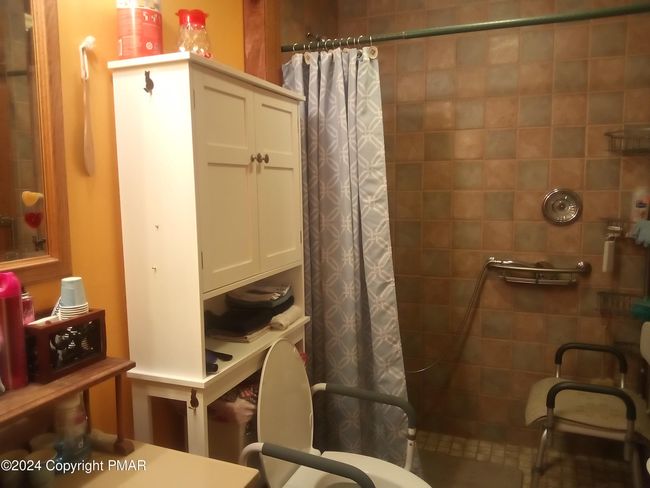 In Law Full Bath | Image 29