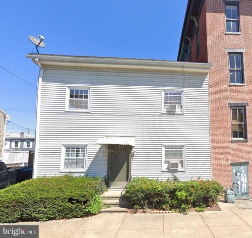 211 S Charlotte St, MANHEIM, PA, 17545-2001 | Card Image