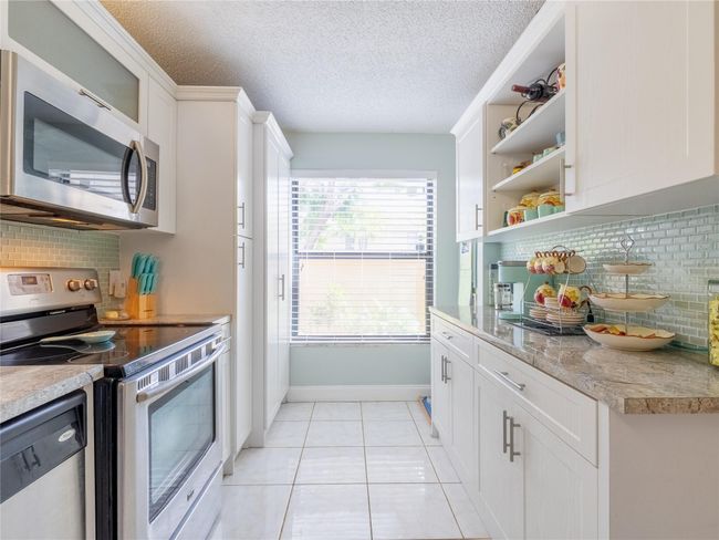 280 - 1424 Nw 97 Th Ter, Townhouse with 2 bedrooms, 3 bathrooms and null parking in Pembroke Pines FL | Image 6