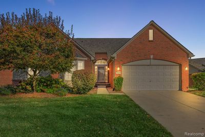 3554 Lexington Drive, Condo with 2 bedrooms, 3 bathrooms and null parking in Auburn Hills MI | Image 1