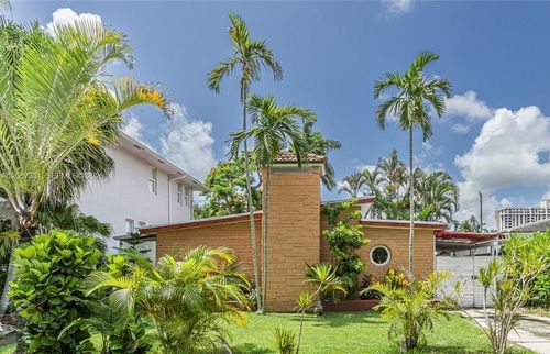 1566 Ne 110th St, Miami, FL, 33161-7413 | Card Image