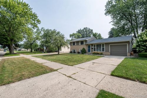 39856 Parklawn Dr, Sterling Heights, MI, 48313-4608 | Card Image