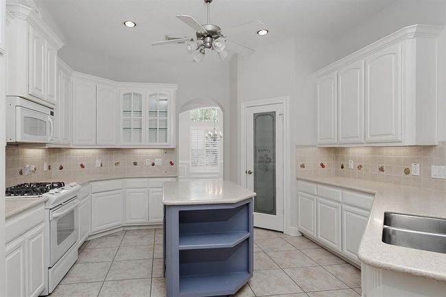 Kitchen | Image 11
