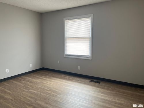 apt-21-110 W Lake Shore Dr, Springfield, IL, 62703-4958 | Card Image