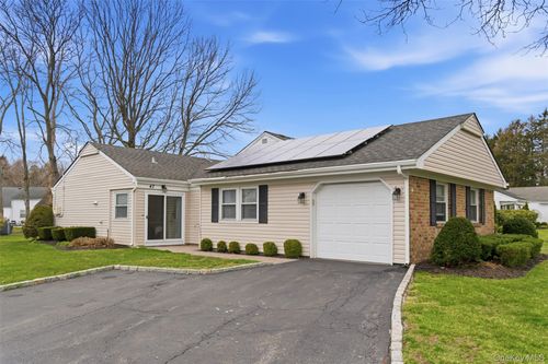 47 Forge Ln, Coram, NY, 11727-3213 | Card Image