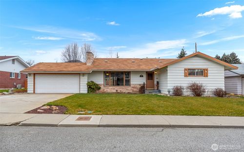 32 Furney St, Wenatchee, WA, 98801-1925 | Card Image