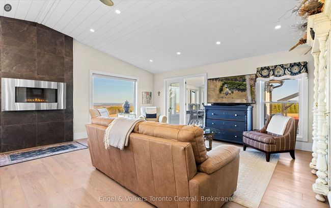 9263 County Rd, House other with 3 bedrooms, 3 bathrooms and 10 parking in Duntroon ON | Image 9