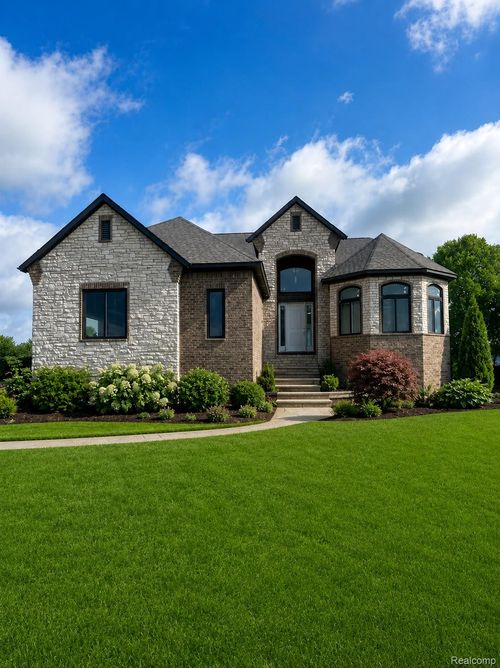 61367 Beacon Hill Dr, Washington Twp, MI, 48094-1222 | Card Image