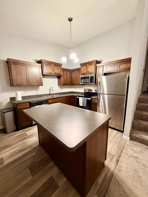 8628 Gateway Cir, Monticello, MN, 55362-4685 | Card Image