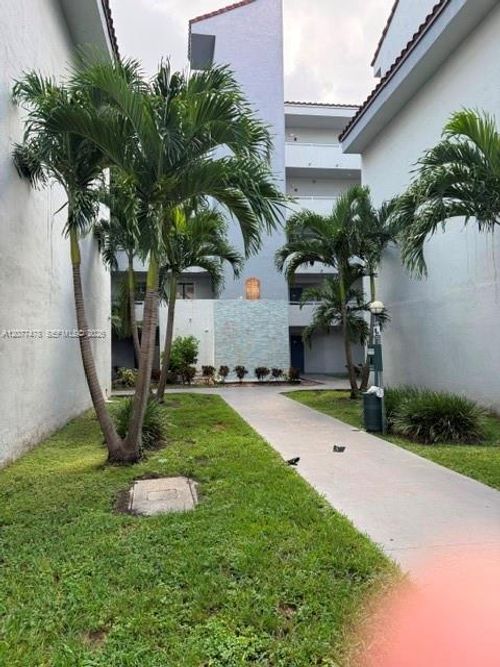 g-414-8215 Sw 152nd Ave, Miami, FL, 33193-4063 | Card Image