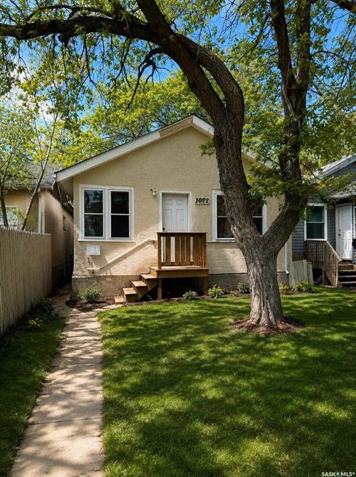 1072 Argyle St, Regina, SK, S4T3R3 | Card Image
