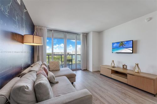 r1006-2602 E Hallandale Beach Blvd, Hallandale Beach, FL, 33009-4819 | Card Image