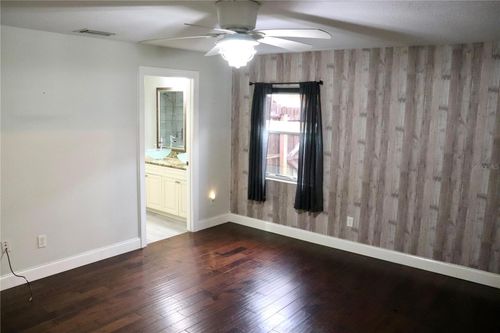 7023 Wright Ave, MOUNT DORA, FL, 32757-7129 | Card Image