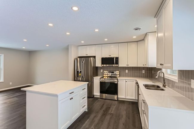 2740 County Rd E - Web Quality - 011 - 10 Kitchen.jpg | Image 7