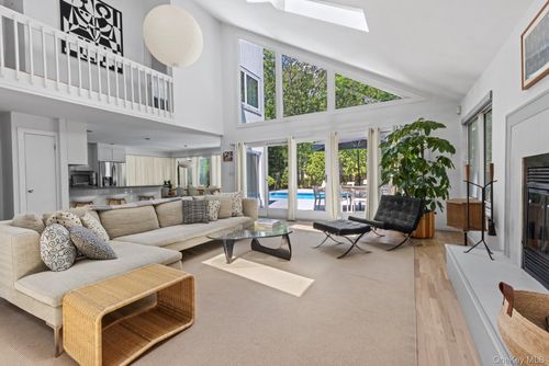 24 Quogue Riverhead Rd, Quogue, NY, 11959-4295 | Card Image