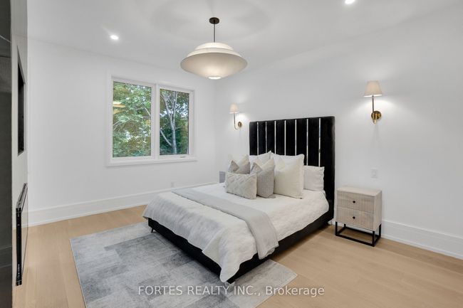 16 Cadillac Ave, House other with 5 bedrooms, 5 bathrooms and 4 parking in North York ON | Image 22