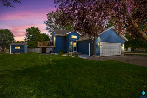 112 W River Oak Ct, Brandon, SD, 57005-2140 | Card Image