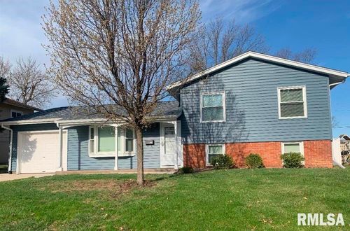 2308 Ridge Dr, Davenport, IA, 52804-2642 | Card Image