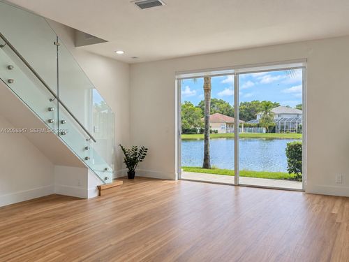 3818-3818 San Simeon Cir, Weston, FL, 33331-5054 | Card Image