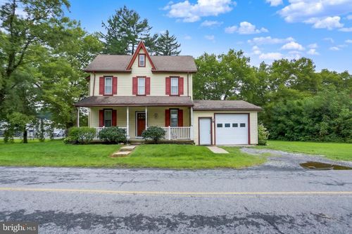 8 Cemetery Rd, FLEETWOOD, PA, 19522-8928 | Card Image
