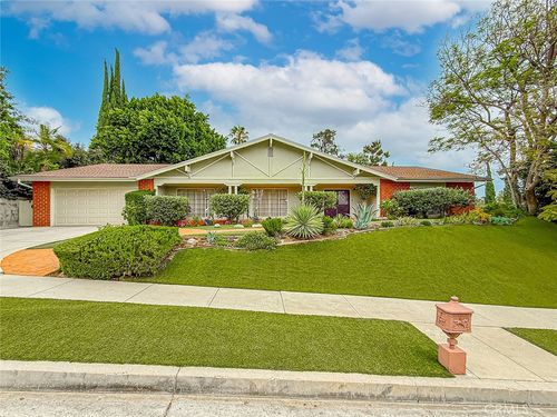 17323 Citronia St, Northridge, CA, 91325-2012 | Card Image
