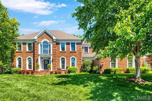 14301 Manderleigh Woods Dr, Town And Country, MO, 63017-8054 | Card Image