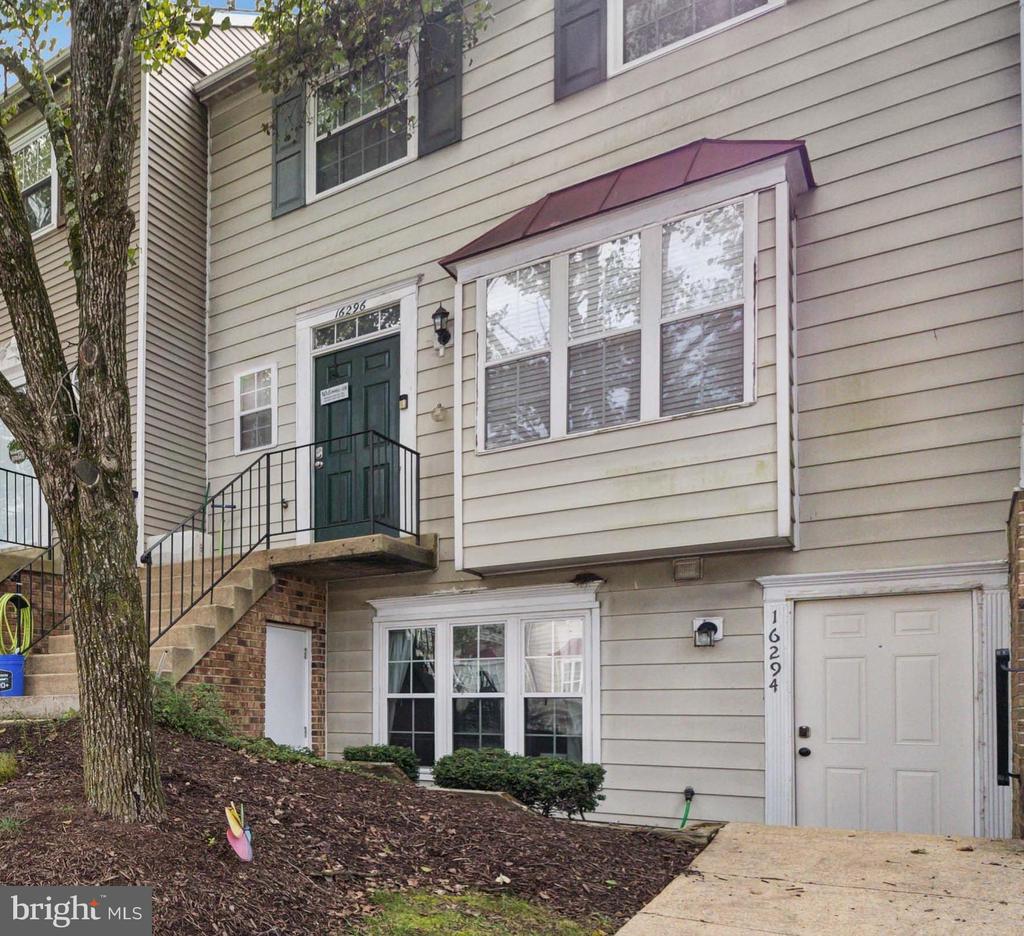 Taconic Cir, Dumfries, VA 22025