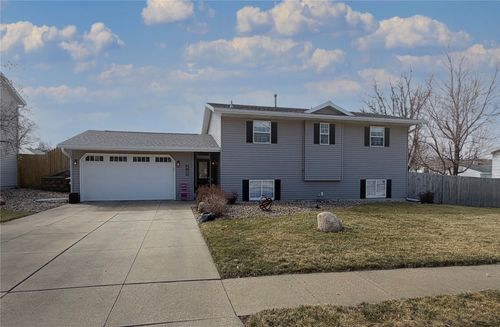 2105 First Avenue, Marion, IA, 52302 | Card Image