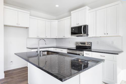 7423 Grapevine Ct, West Richland, WA, 99353-5585 | Card Image