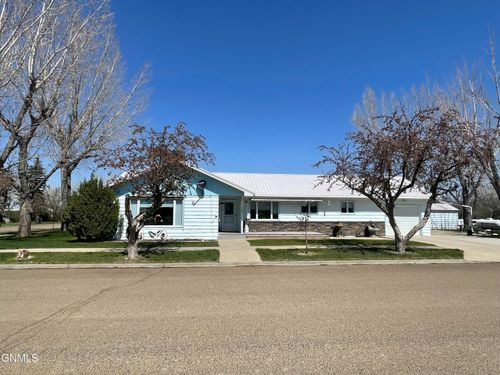 302 5th Ave E, Scobey, MT, 59263-7833 | Card Image