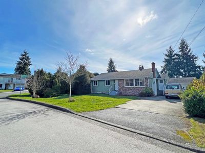 8520 Robinson Rd, House other with 3 bedrooms, 2 bathrooms and 5 parking in Richmond BC | Image 1