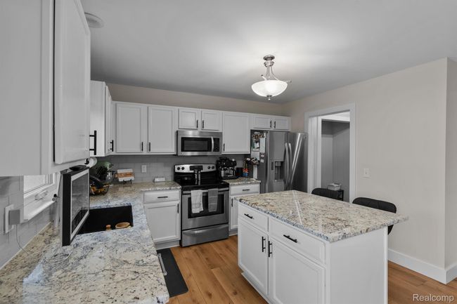 6480 Crestview Dr, House other with 3 bedrooms, 3 bathrooms and null parking in Holly MI | Image 12