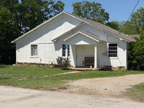 902 W Thompson St, Jacksboro, TX, 76458-1654 | Card Image