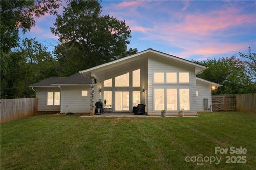 3931 Belshire Ln, Charlotte, NC, 28205-4901 | Card Image